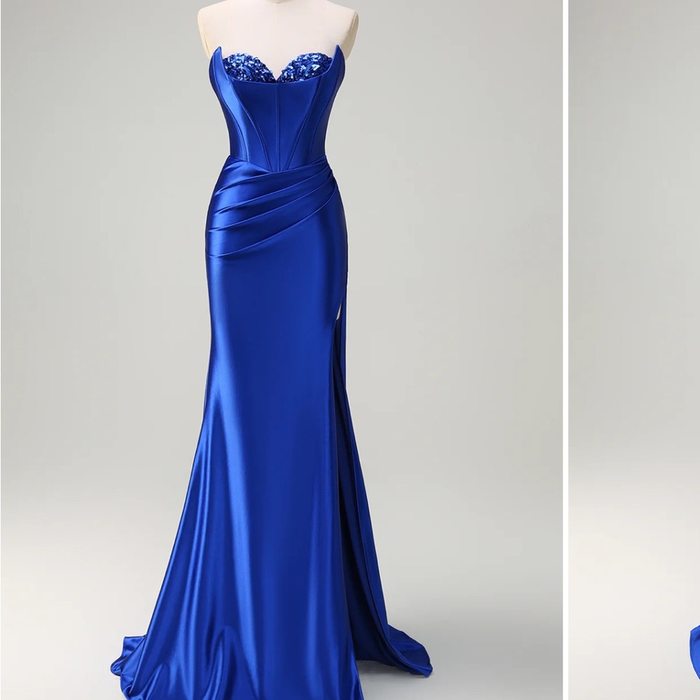 **SIZE 10 ALTERED TO SIZE 8** Blue Ruched Sweetheart Prom Gown